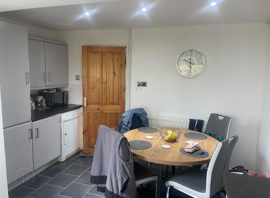27 McGoldricks Villas, Kilkeel, BT34 4EG