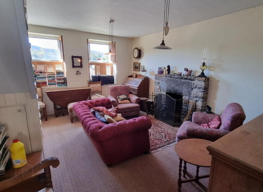 Station Road, Annascaul, Dingle, V92E8P9