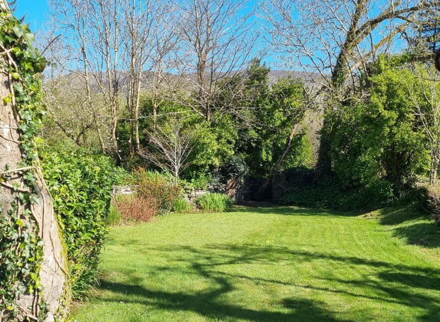 Station Road, Annascaul, Dingle, V92E8P9
