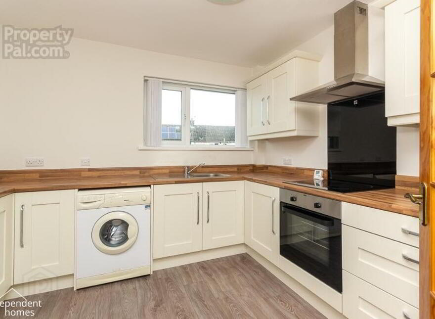 138 Ballycraigy Ring, Larne, BT40 2EX