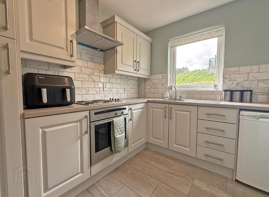 5 Causeway Court, Portrush, BT56 8SJ