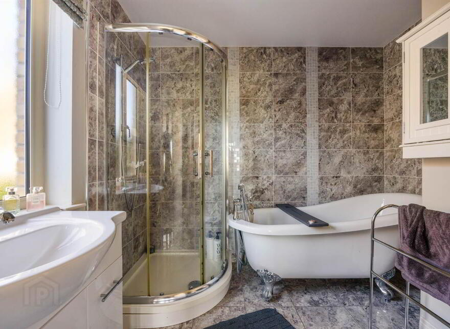 2B Pine Crest, Holywood, BT18 9ED