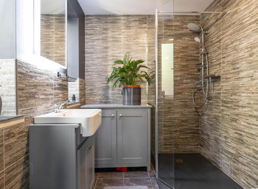2B Pine Crest, Holywood, BT18 9ED