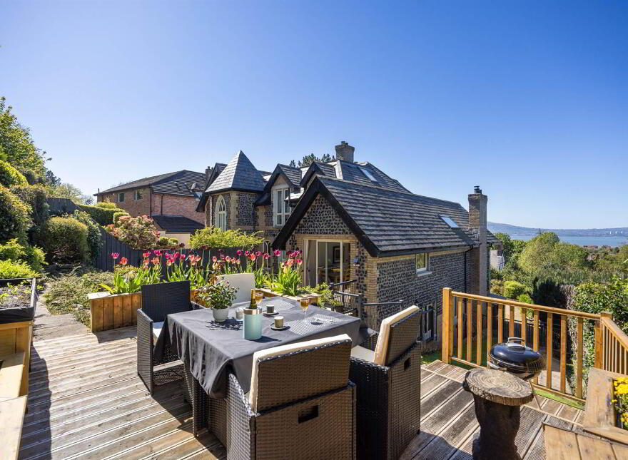 2B Pine Crest, Holywood, BT18 9ED