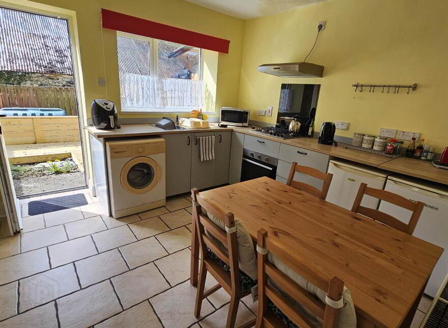 2 Bridge Street, Ballindrait, Lifford, F93D43E