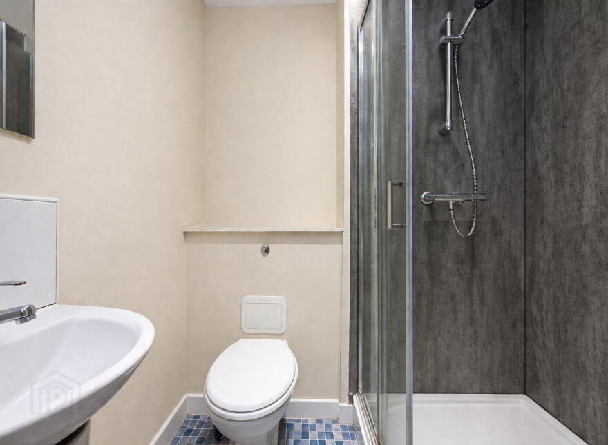 404 College Central, 4 College Avenue, Belfast, BT1 6BB
