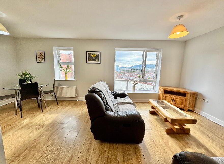 404 College Central, 4 College Avenue, Belfast, BT1 6BB