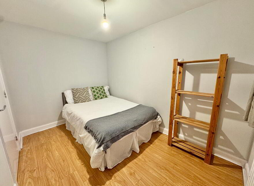 404 College Central, 4 College Avenue, Belfast, BT1 6BB