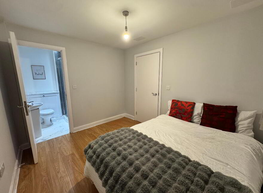 404 College Central, 4 College Avenue, Belfast, BT1 6BB