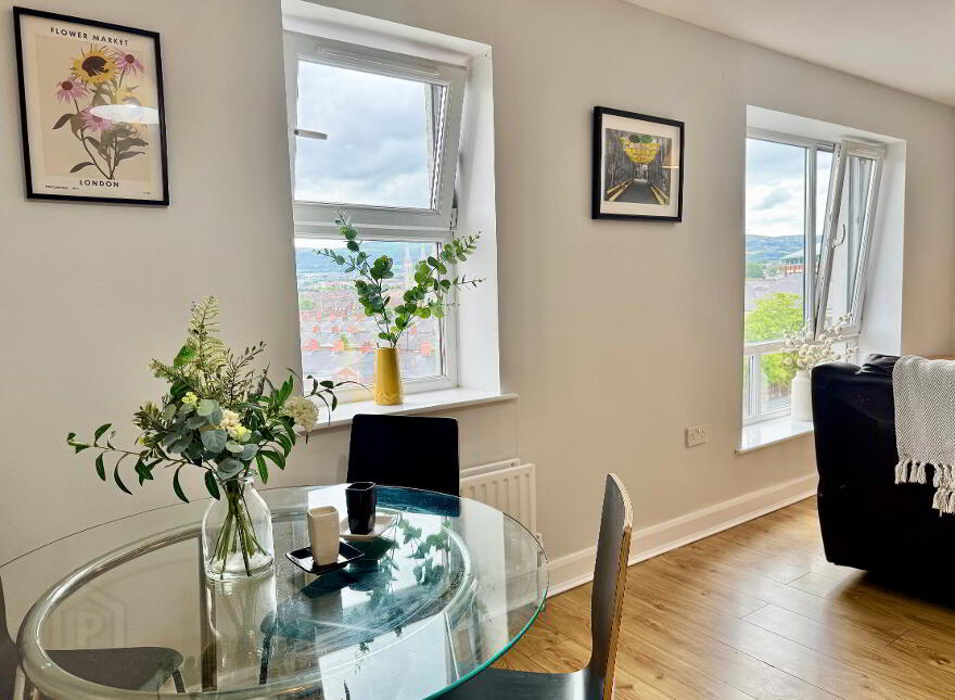 404 College Central, 4 College Avenue, Belfast, BT1 6BB