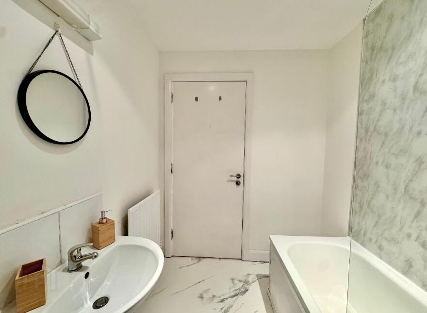 404 College Central, 4 College Avenue, Belfast, BT1 6BB