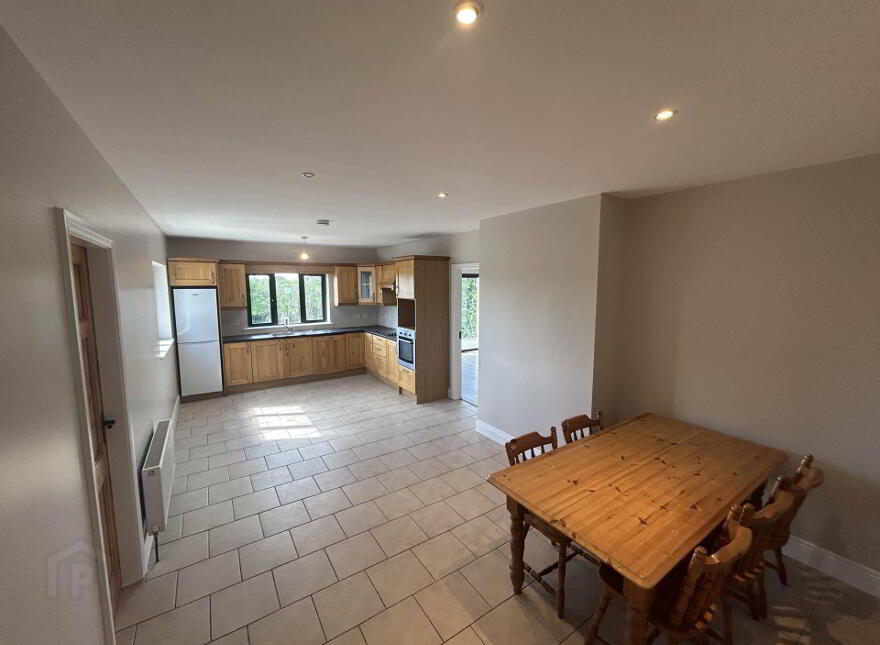 Doon East, Doon, V94P73C