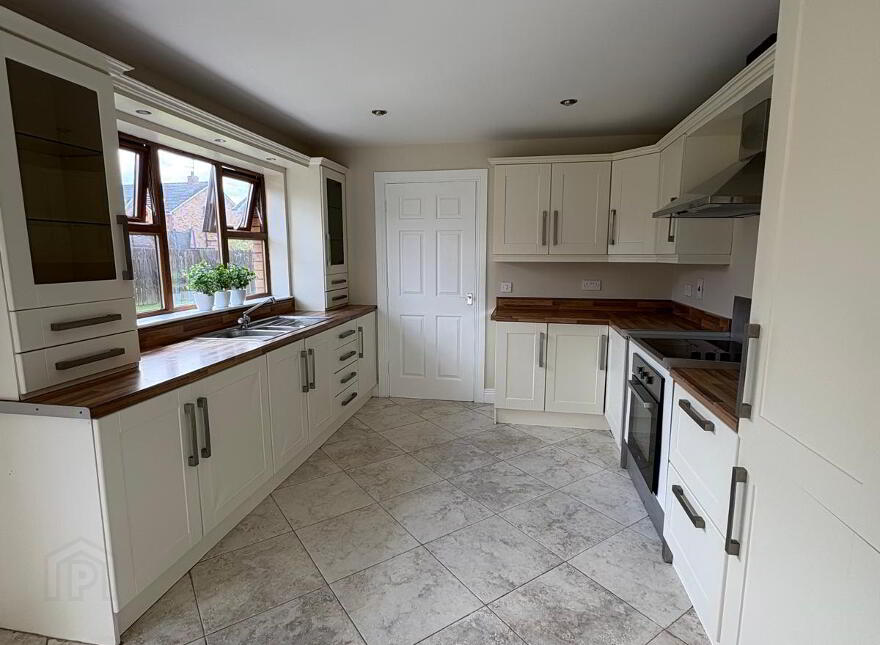 19 Castletown Court, Strabane, BT82 9FZ