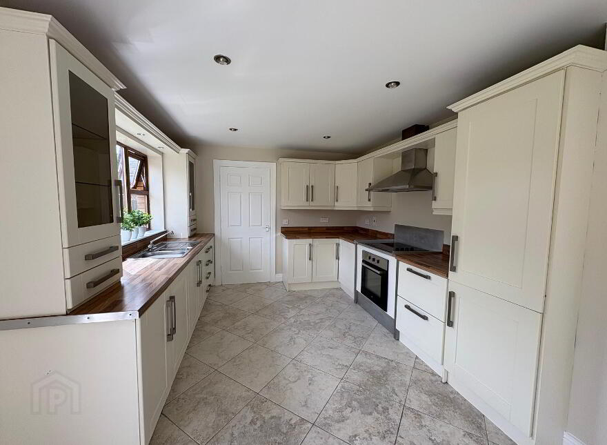 19 Castletown Court, Strabane, BT82 9FZ