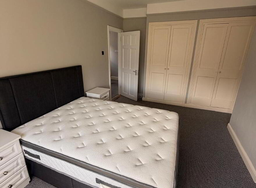 Frieden, Summerville Avenue, South Circular Road, Lim