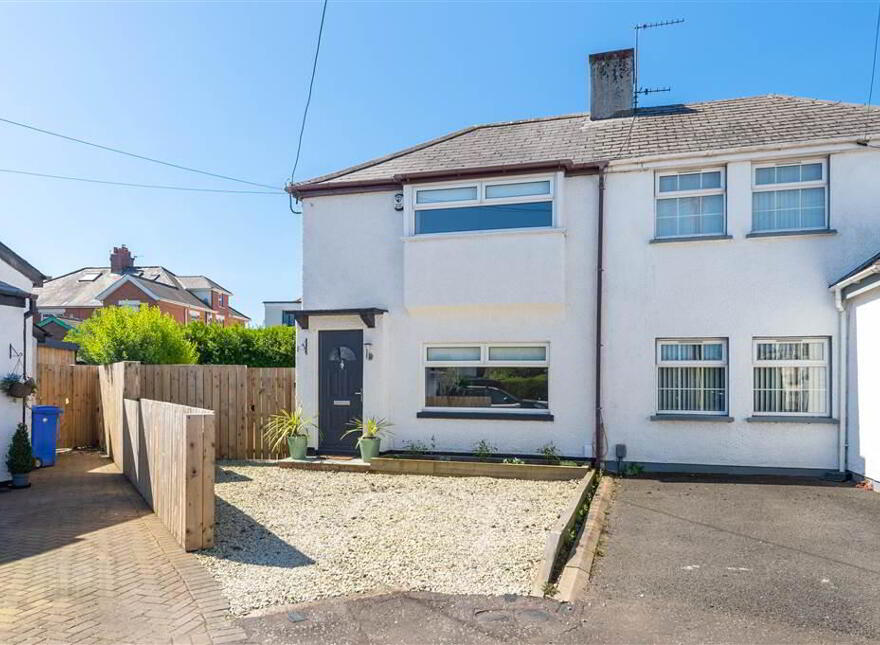 10 Lille Park, Upper Lisburn Road, Belfast, BT10 0LR photo