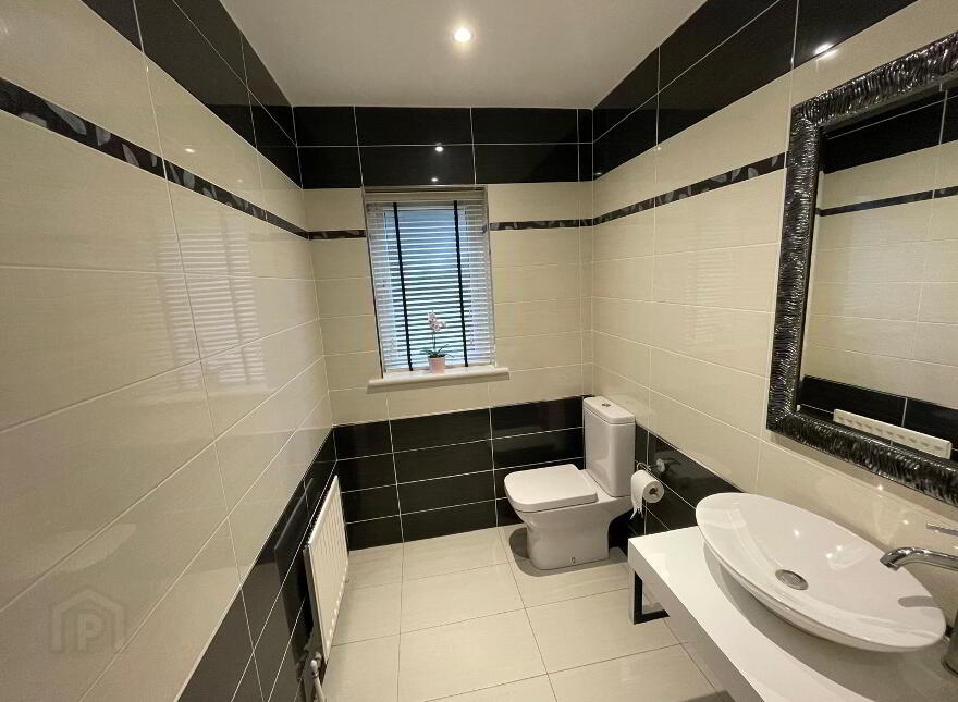 4 Meadowfields, Rylane, P32KT95