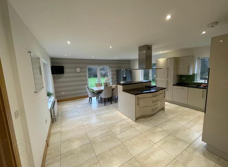 4 Meadowfields, Rylane, P32KT95