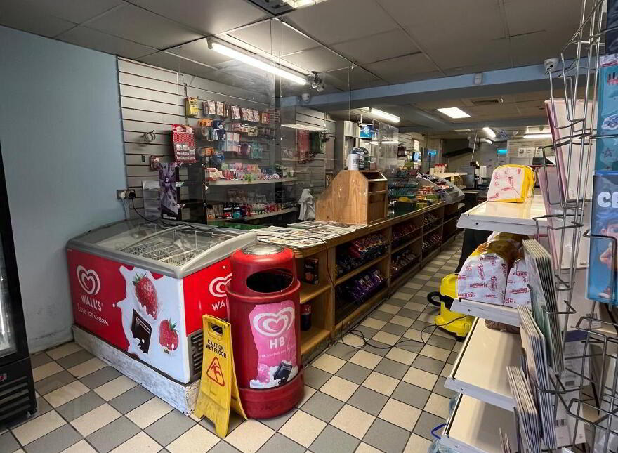 The Big Breakfast Roll And 2 Apartments Overhead, Blackpool, Blackpool, T23FY71