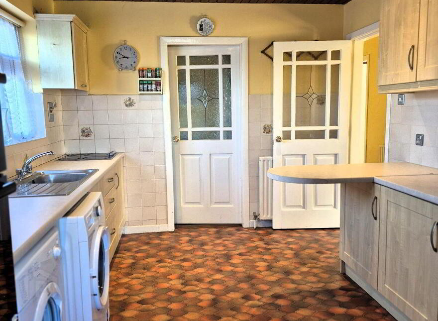 Avila, 21 Kings Hill, Westport, F28K160