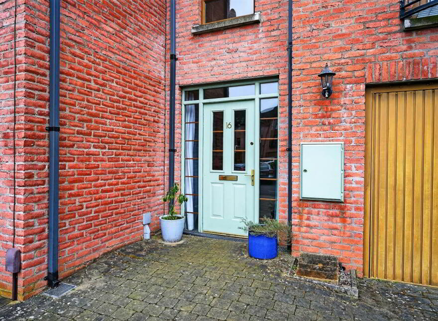 16 Annadale Square, Belfast, BT7 3LT