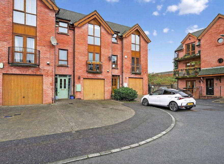 16 Annadale Square, Belfast, BT7 3LT