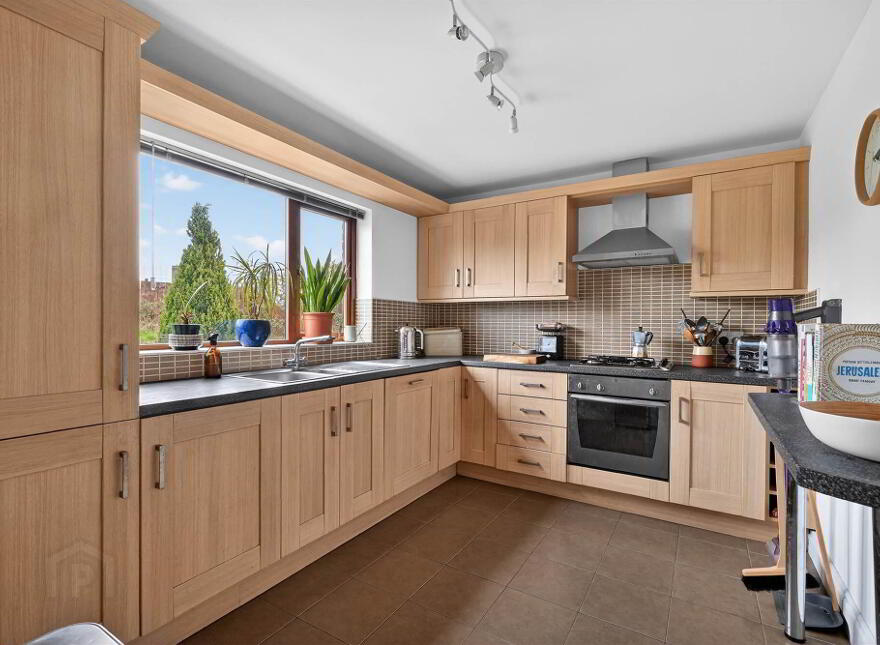 16 Annadale Square, Belfast, BT7 3LT