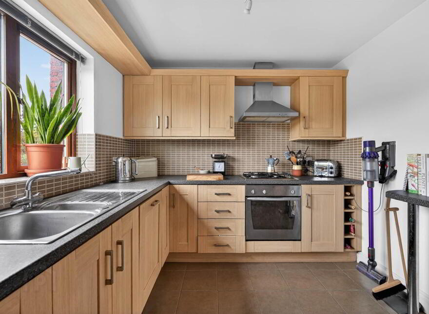 16 Annadale Square, Belfast, BT7 3LT
