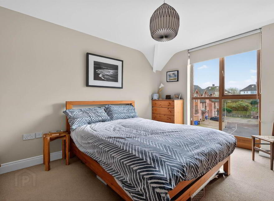 16 Annadale Square, Belfast, BT7 3LT