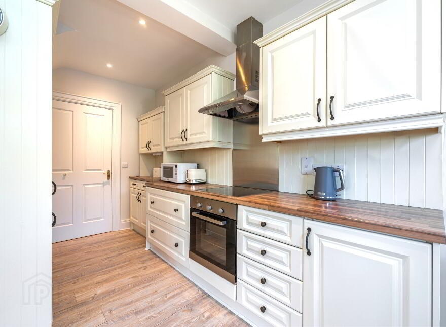 Tethers End, 28 Governors Gate Crescent, Royal Hillsborough, BT26 6FG