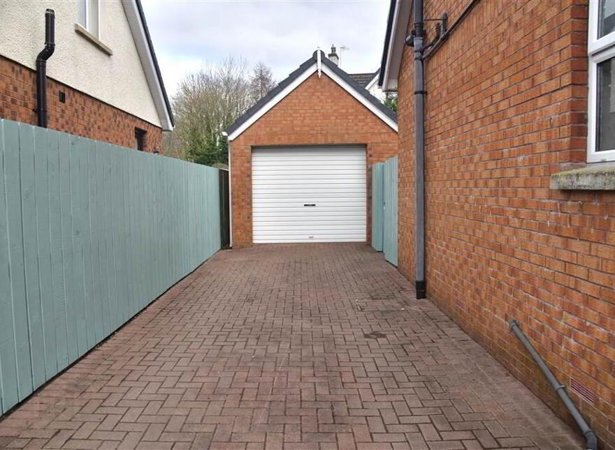 28 Tullymore Dale, Broughshane, Ballymena, BT43 7DD