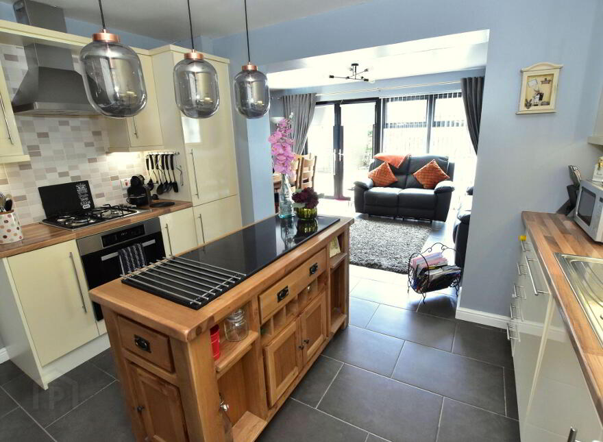 31 Lady Wallace Gardens, Lisburn, BT28 3GW