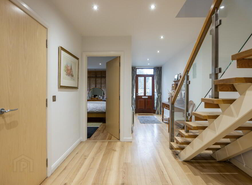 24B Lisburn Street, Hillsborough, BT26 6AB