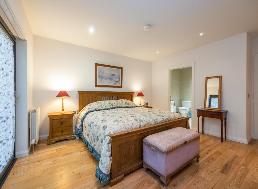 24B Lisburn Street, Hillsborough, BT26 6AB