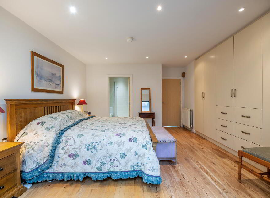 24B Lisburn Street, Hillsborough, BT26 6AB