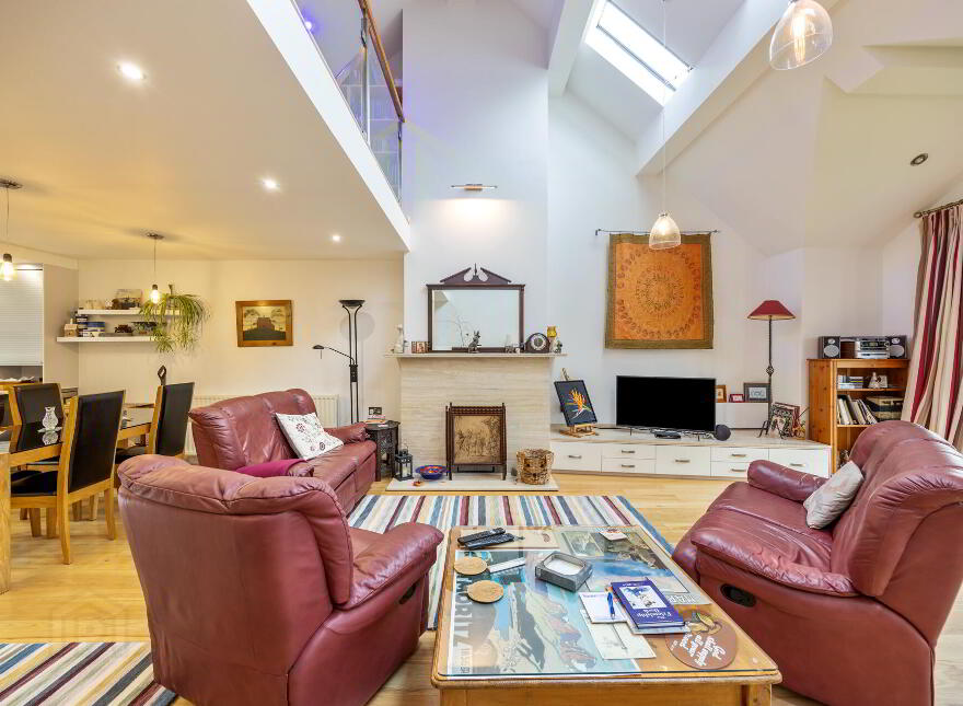 24B Lisburn Street, Hillsborough, BT26 6AB