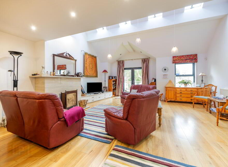 24B Lisburn Street, Hillsborough, BT26 6AB