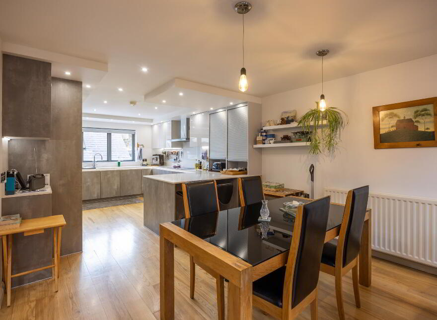 24B Lisburn Street, Hillsborough, BT26 6AB
