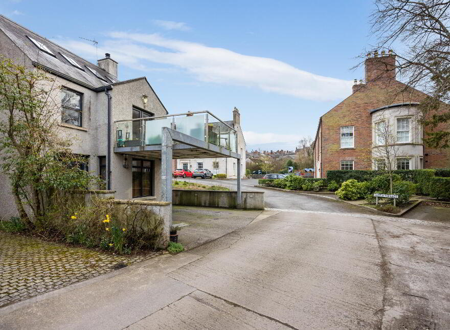 24B Lisburn Street, Hillsborough, BT26 6AB