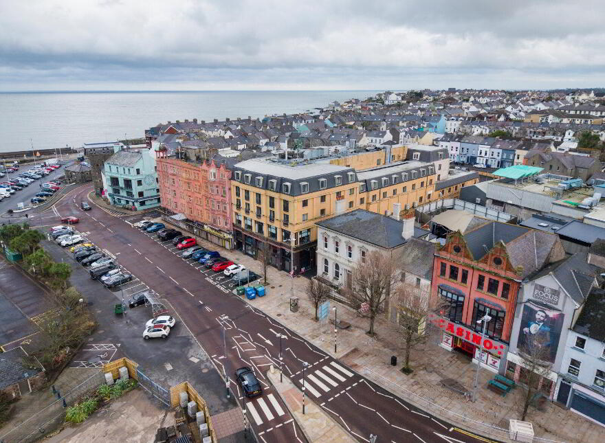 Royal Hotel, & Windsor Bar, 22-28 Quay Street, Bangor, BT20 5ED