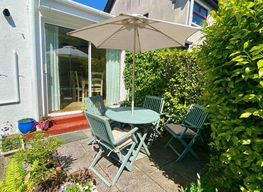 10 Inchvale Drive, Douglas, T12W3X6