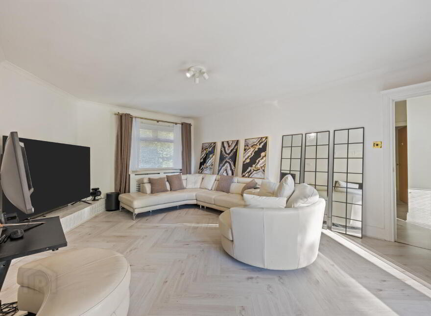 27 Cultra Avenue, Cultra, Holywood, BT18 0AZ