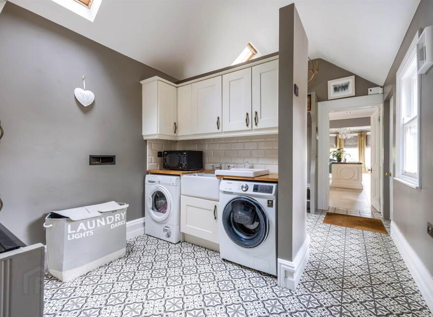 Benburb House, 31 Kings Road, Ballyhackamore, Belfast, BT5 6JG