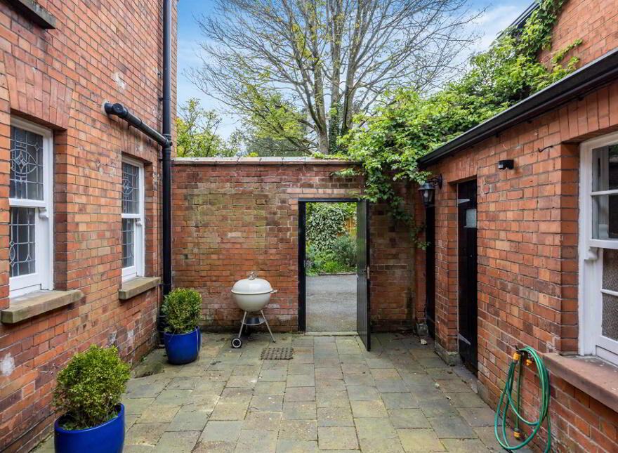 Benburb House, 31 Kings Road, Ballyhackamore, Belfast, BT5 6JG
