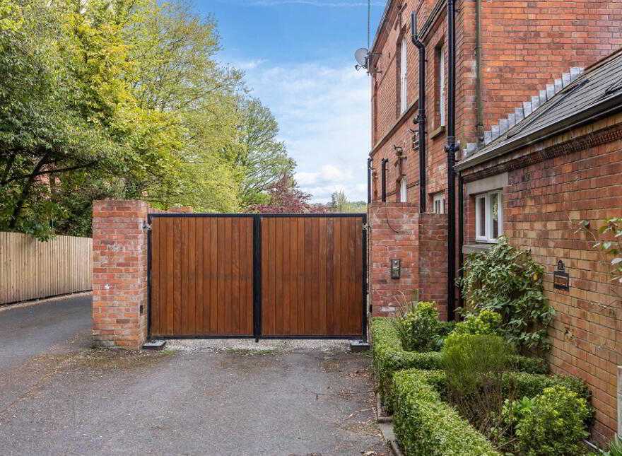 Benburb House, 31 Kings Road, Ballyhackamore, Belfast, BT5 6JG