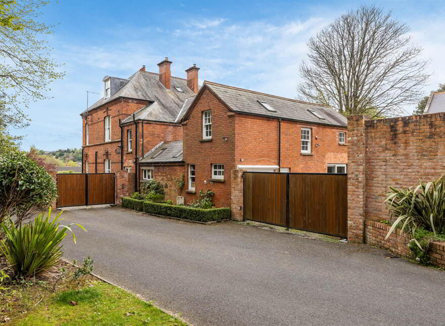 Benburb House, 31 Kings Road, Ballyhackamore, Belfast, BT5 6JG