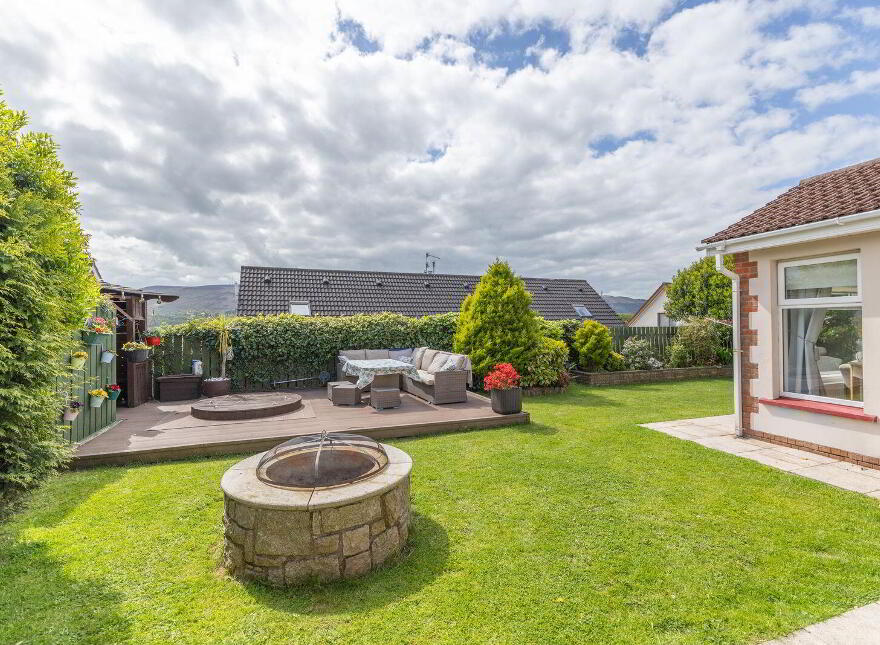 13 Cloughmore View, Warrenpoint, Newry, BT34 3TP