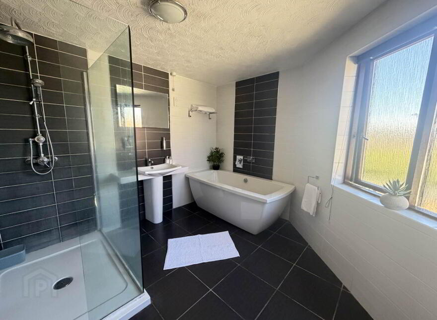3 Whinfield, Larne, BT40 2LD