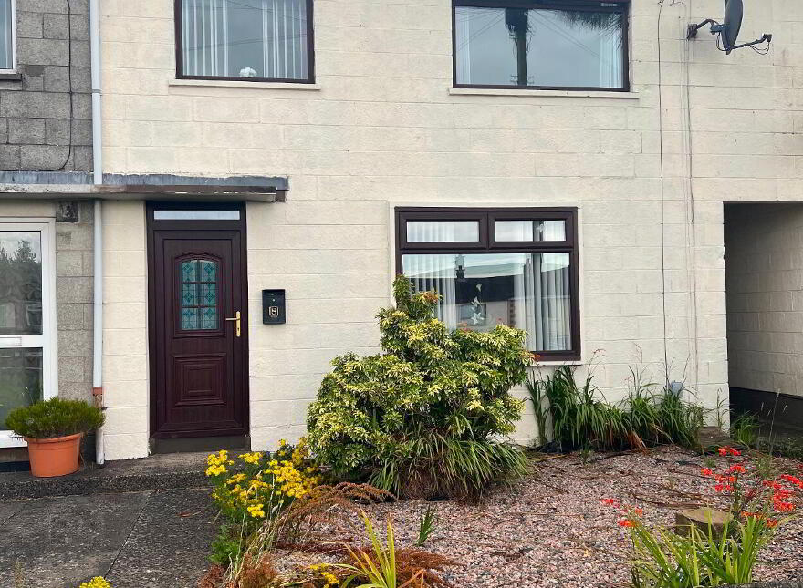 8 Bengore Gardens, Larne, BT40 2AW photo