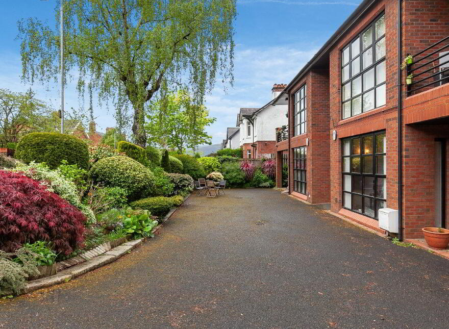 Flat 2 Marlborough Lodge, 78A Marlborough Park North, Belfast, BT9 6HJ